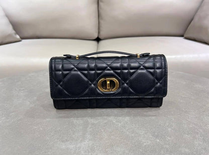 Dior - Chanel - Goyard

95 dhs✅

high quality 

With box
🎁🎁🎁

Zain26
♥️♥️♥️
