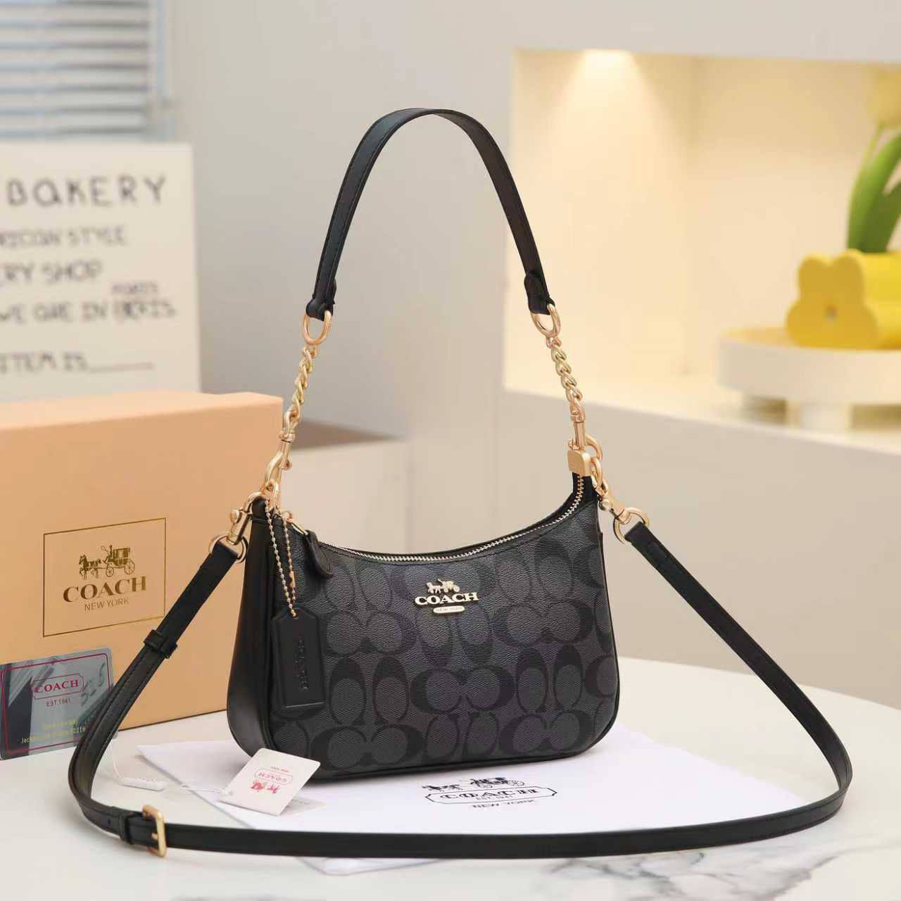 COACH 
95 dhs✅
With box 
25cm👈🌹

Zain161
♥️♥️♥️