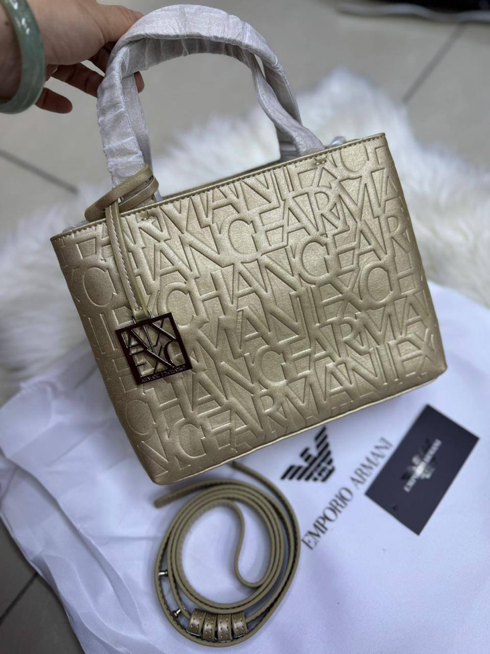 ❤️ Emporio Armani
1⃣️ First quality
Size: 23 * 19 cm
90 dhs🇦🇪

Zain115
♥️♥️♥️