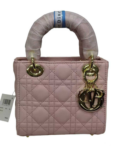 Dior

with box
🎁🎁🎁

115 dhs❣️
17 CM

Zain177
♥️♥️♥️