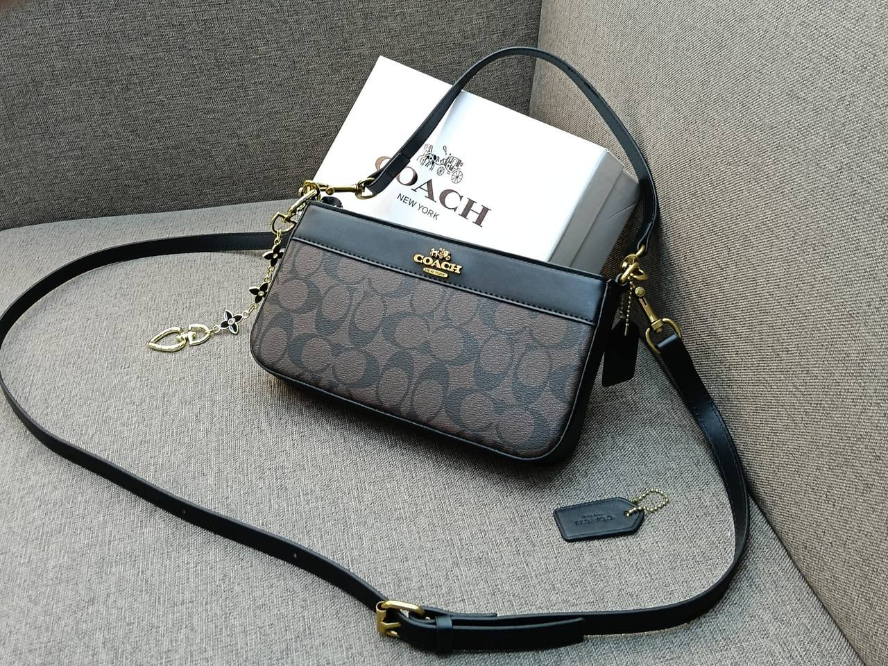 LV - Coach
75 dhs✅
with box🎁

Zain26
♥️♥️♥️