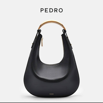 Pedro 
Size 27*19*4

Good quality 

100dhs🇦🇪
Zain17
♥️♥️♥️