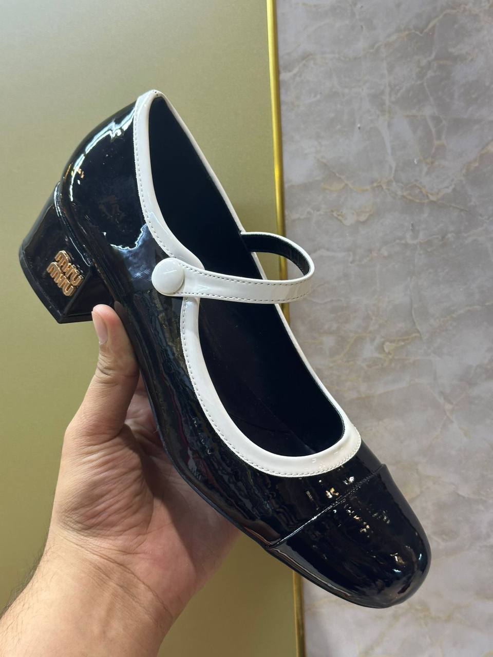 Miu Miu

size 36 to 41

120 dhs✅

Zain146
♥️♥️♥️