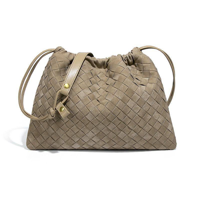 BOTTEGA 
COPY ONE 
WITH BOX 
🎁🎁🎁

130 dhs✅

Zain39
♥️♥️♥️