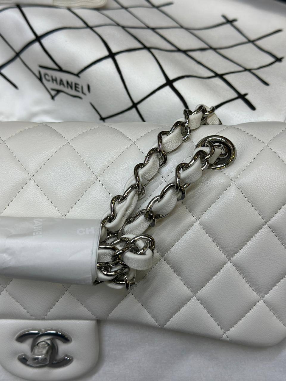 Chanel Classic Double Flap bag in VIP Chenal double flap

25.5 CM with silver-tone hardware

For Price 👇 WhatsApp✅
0568585901 
0507557372
0552275751 Owner Zain 👌

Zain71
♥️♥️♥️