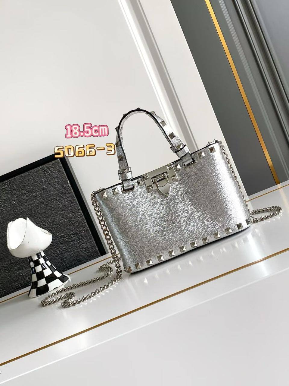 Valentino 
Master🌺🌺
260 dhs💓💓

Zain153
♥️♥️♥️