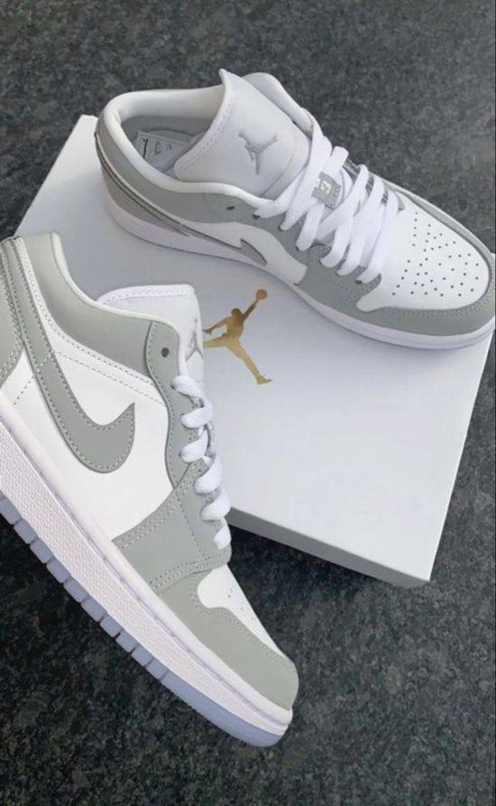 Jordan 1 Low 
36-46 Sizes 
140 dhs🪙🪙

Zain232
♥️♥️♥️