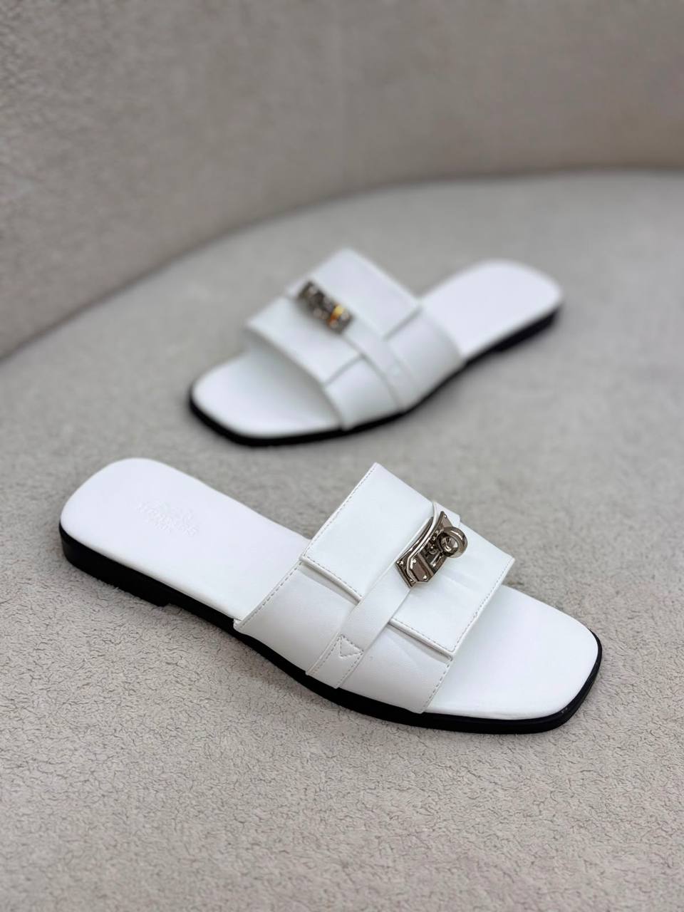 Hermes 
100 dhs✅
Size 36-42

Zain55
♥️♥️♥️