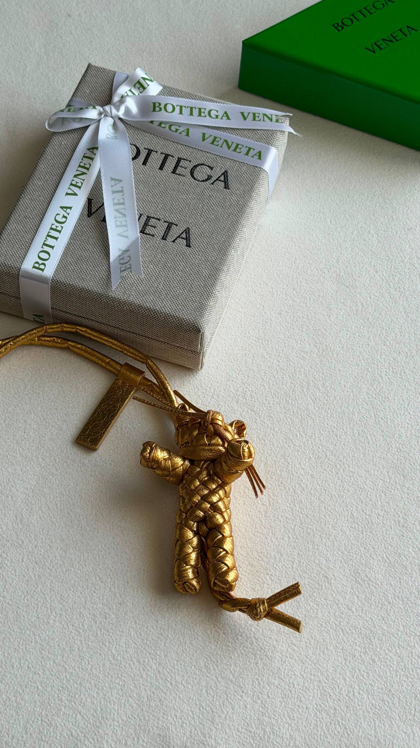BOTTEGA VENETA CHARMS

*Super master quality*
*with complete packing*🎁

320 dhs✅

Zain280
♥️♥️♥️