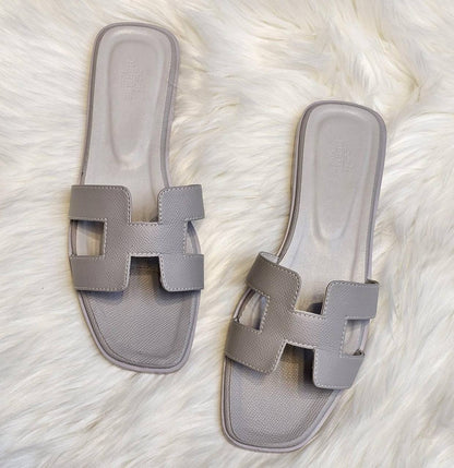 HERMES 
☘️ *SIZE  36  to 41 ☘️                                                                                                       
180 dhs✅

Zain224
♥️♥️♥️