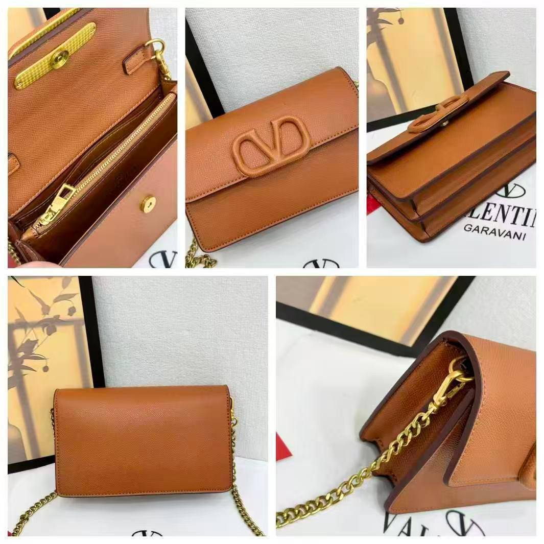 VALENTINO 

NEW CANE 
GOOD QUALITY 

SMALL SIZE 
WITH BOX 

110 dhs🇦🇪🇦🇪
Zain295
♥️♥️♥️