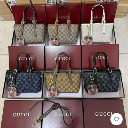 Gucci
100 dhs🇦🇪

SIZE：22cm

With the box
🎁🎁🎁

Zain35
♥️♥️♥️