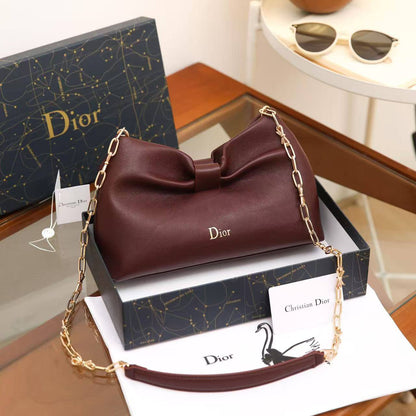 Dior
100 dhs🇦🇪🇦🇪 
high quality With box25cm

Zain26
♥️♥️♥️