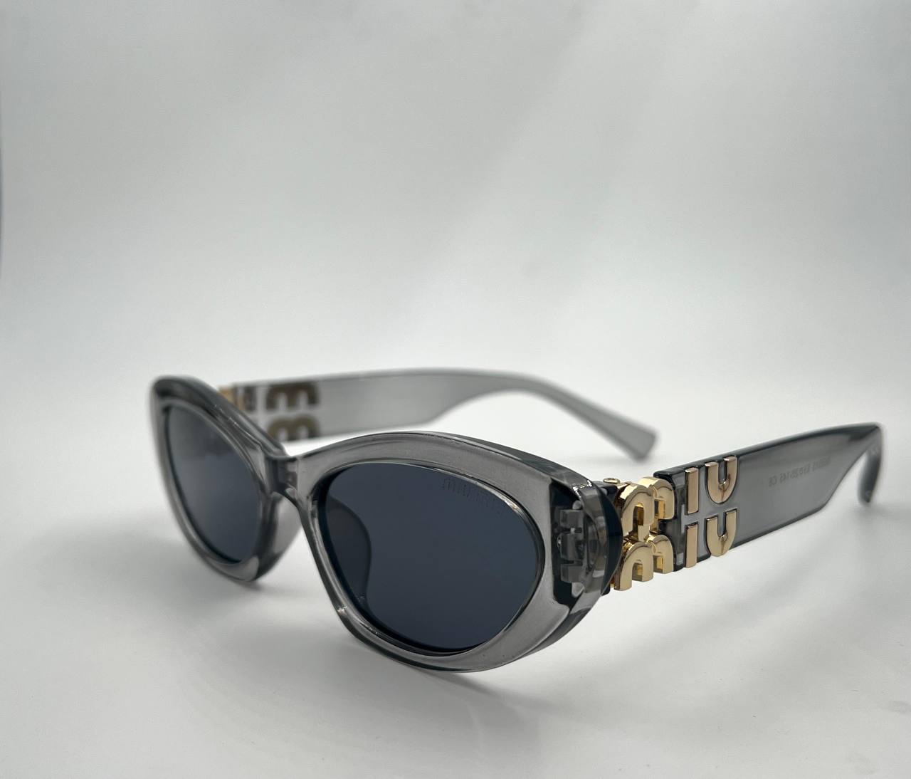 Miu Miu
good quality 💯
With master box 🗃️ 
65 dhs🪙🌨️

Zain273
♥️♥️♥️
