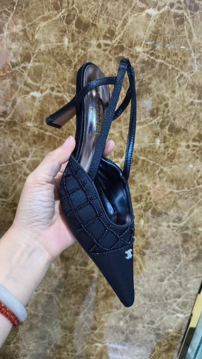 Chanel

size 36 to 41

140 dhs🇦🇪🇦🇪

Zain103
♥️♥️♥️