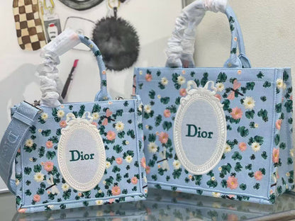 Dior Tote Bag 🙋🏻‍♀️
Master✅✅
36cm💕 320 dhs🇦🇪🇦🇪
41cm💕 330 dhs🇦🇪🇦🇪

Zain297
♥️♥️♥️