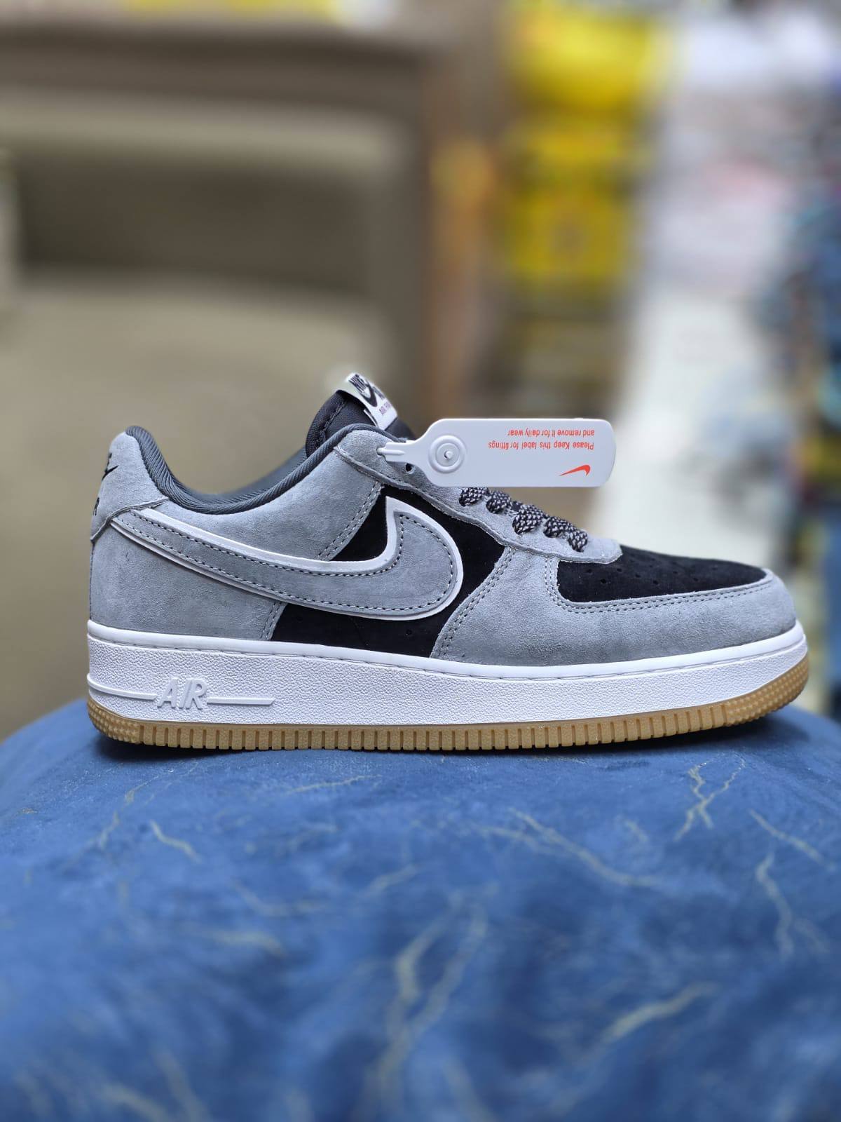 NIKE
Size 40 to  45 
105 dhs🇦🇪🇦🇪

Zain27
♥️♥️♥️