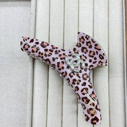 Hair clip 🦋
Master Quality 

35 dhs🪙🌺
with paper bag 💐

Zain48
♥️♥️♥️