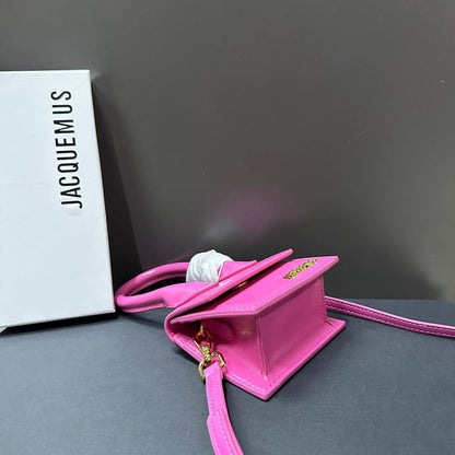 JACQUEMUS 
COPY ONE MINI SIZE SPECIAL WITH BOX🎁🎁🎁

115 dhs💓
(leather)

Zain39
♥️♥️♥️
