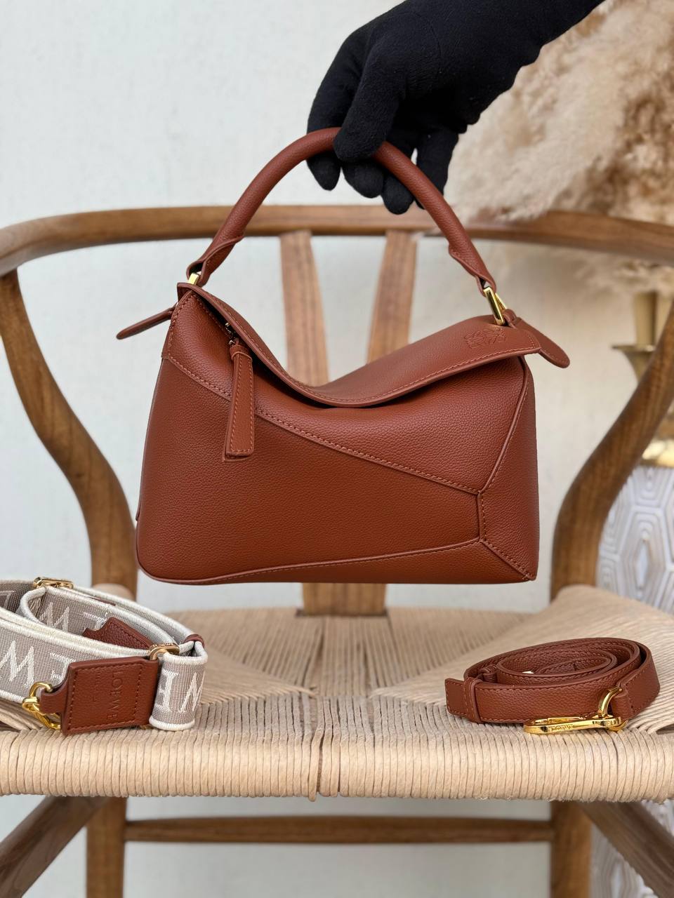 LOEWE
24cm
370 dhs🪙🌨️
Top quality 

With box🎁

Zain167
♥️♥️♥️