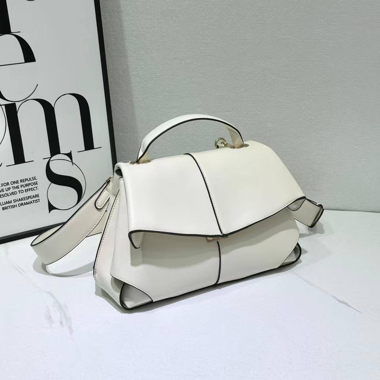 Polene 
size 30cm 
120 dhs💓

Zain161
♥️♥️♥️