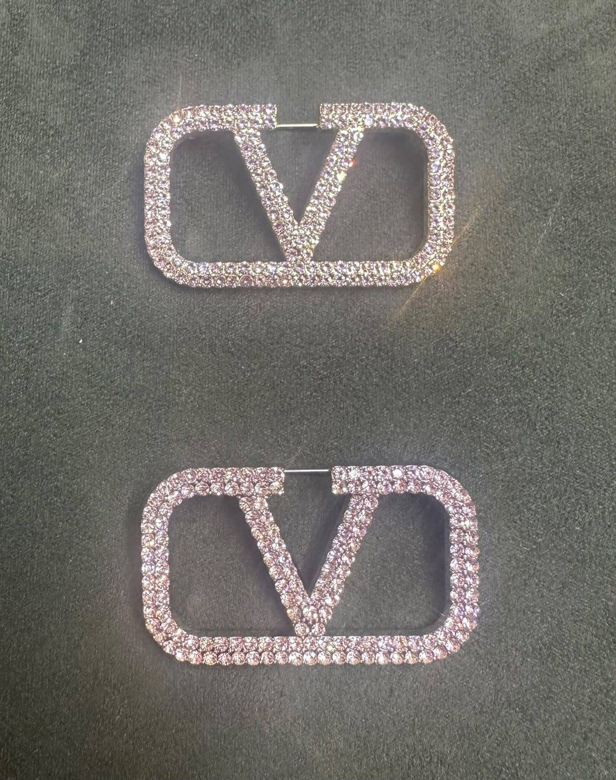New arrival branded brooches 
30 dhs✅✅
35 dhs✅✅ with box 

Zain243
♥️♥️♥️