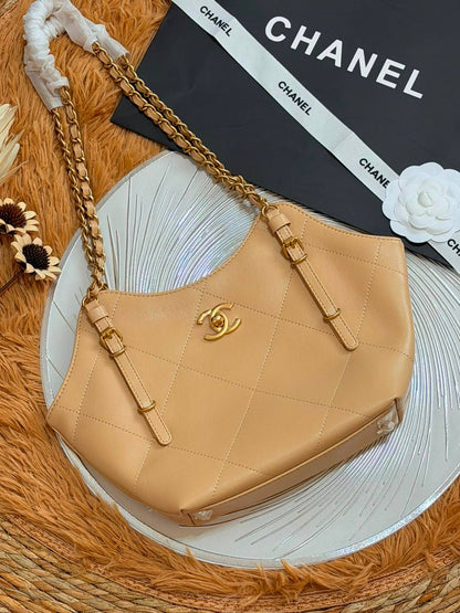 Chanel

230 dhs🇦🇪🇦🇪

Zain134
♥️♥️♥️