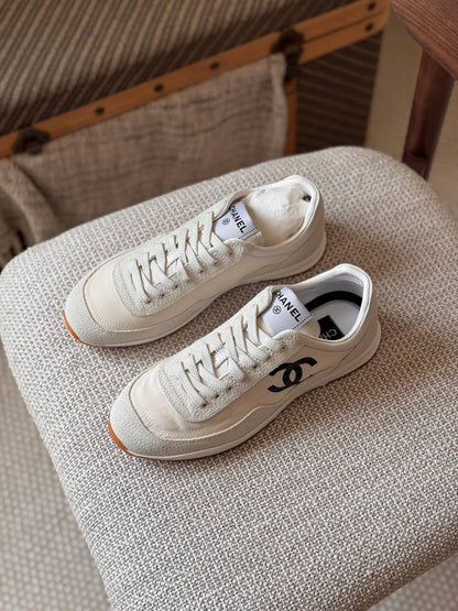 CHANEL ❤️
🤩Available new 😍😍
Size: 36 to 41
Super master quality 
450 dhs✅

Zain198
♥️♥️♥️