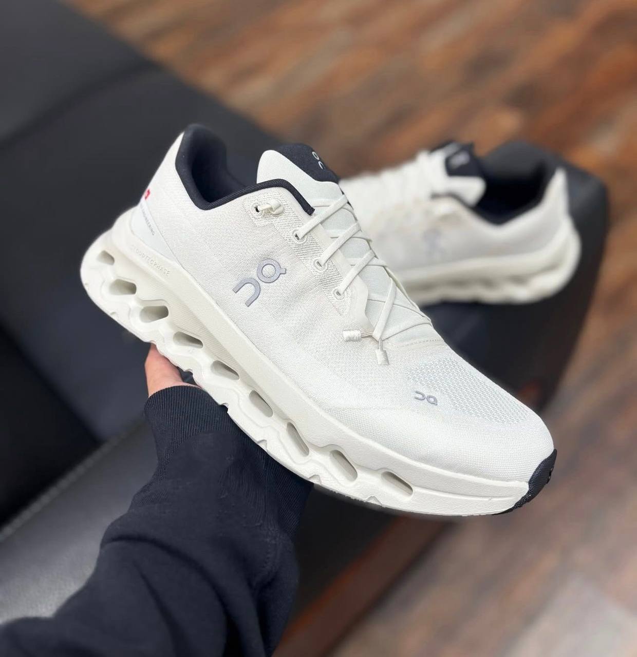 On Cloudtilt “pearl / lce” and “lvory/Almond” , 36 to 45 , 
220 dhs🪙🌨️

Zain196
♥️♥️♥️