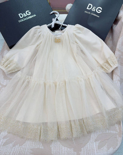 D&G
1-5y 200 dhs❣️
6-13y 220 dhs❣️

Zain151
♥️♥️♥️