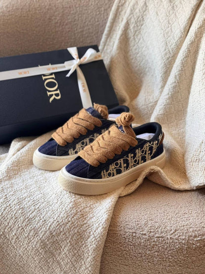 *Christian Dior B33*
*AAA quality*
*size:40 to 46* 
470 dhs🪙🌨️

Zain185
♥️♥️♥️