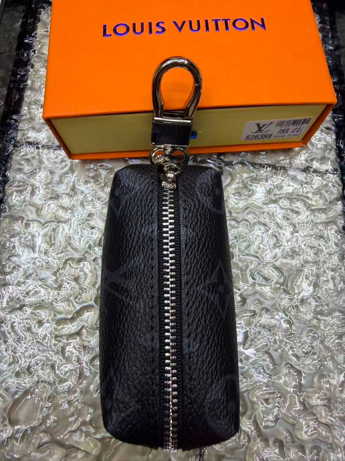 keychain
with box 
35 dhs🇦🇪🇦🇪

Zain04
♥️♥️♥️