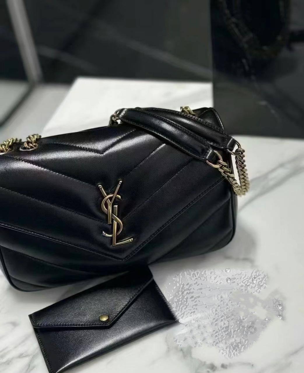 YSL
90 dhs🇦🇪

With box
🎁🎁🎁

24 cm 

Zain219
♥️♥️♥️