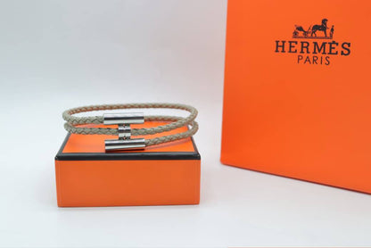Bracelet
Hermes
60 dhs🇦🇪🇦🇪

Zain33
♥️♥️♥️