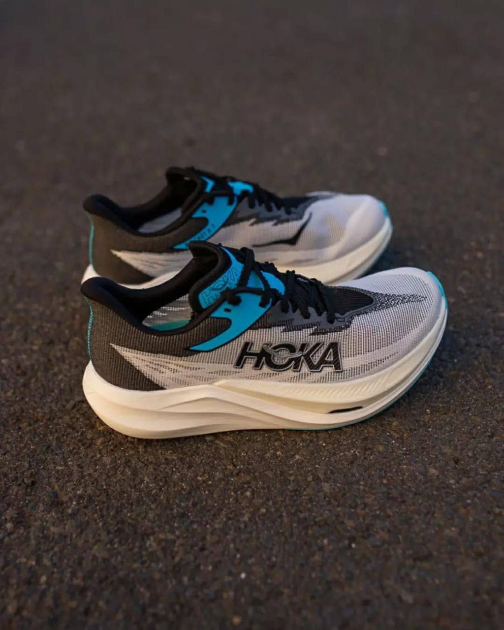 Hoka One One Rocket X 3 White Black Blue ，
Size 36-45 ，
250 dhs🪙💚

Zain18
♥️♥️♥️