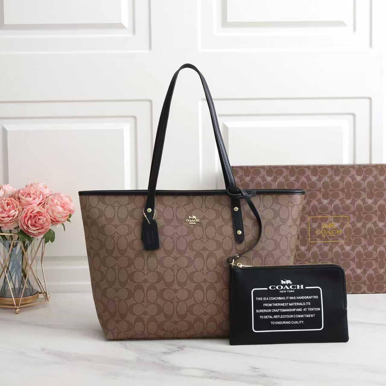 Coach 

With Box
🎁🎁🎁

95 dhs❣️

Zain250
♥️♥️♥️