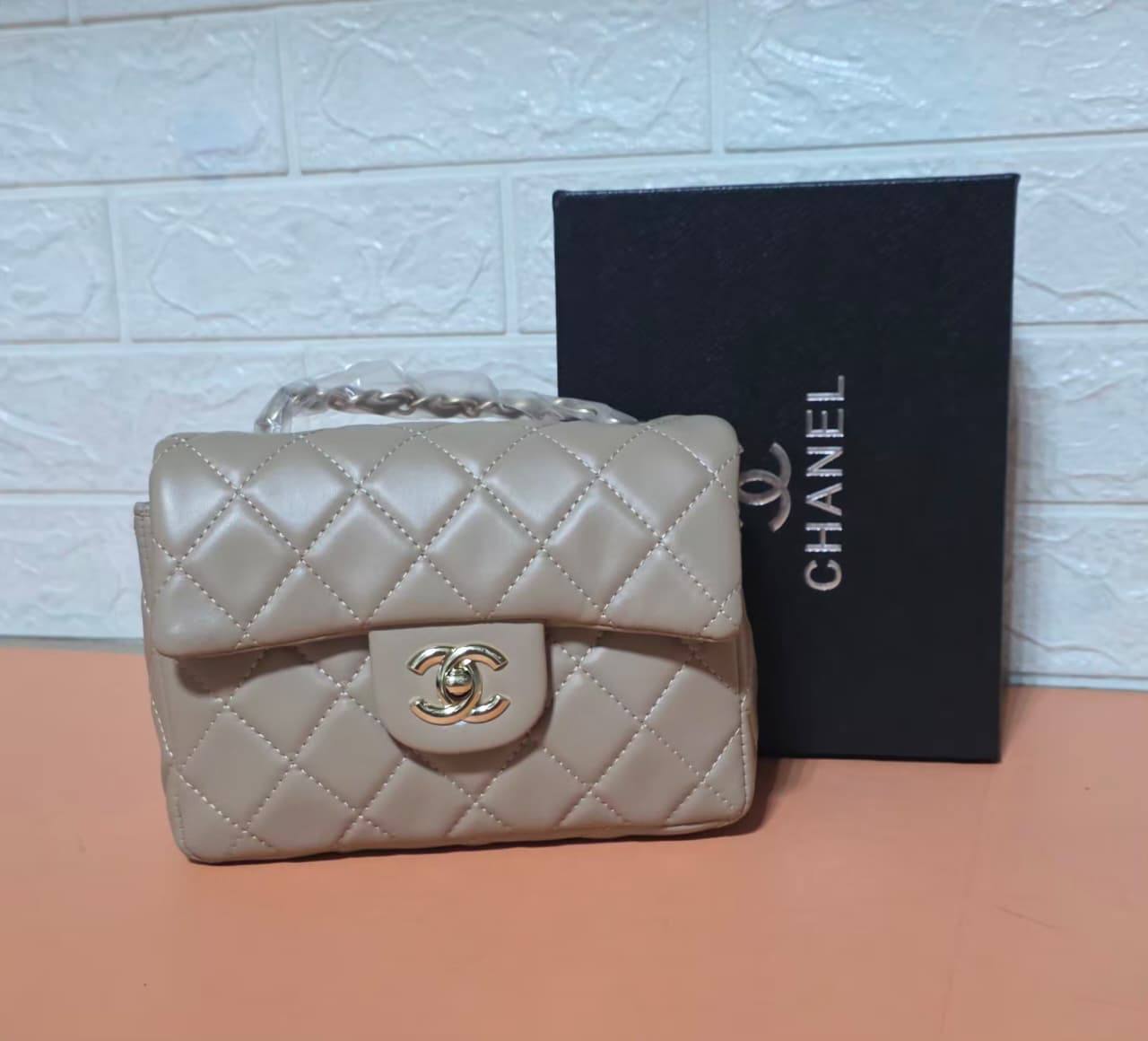 Chanel
Wihh box 
70 dhs🇦🇪🇦🇪

Zain232
♥️♥️♥️