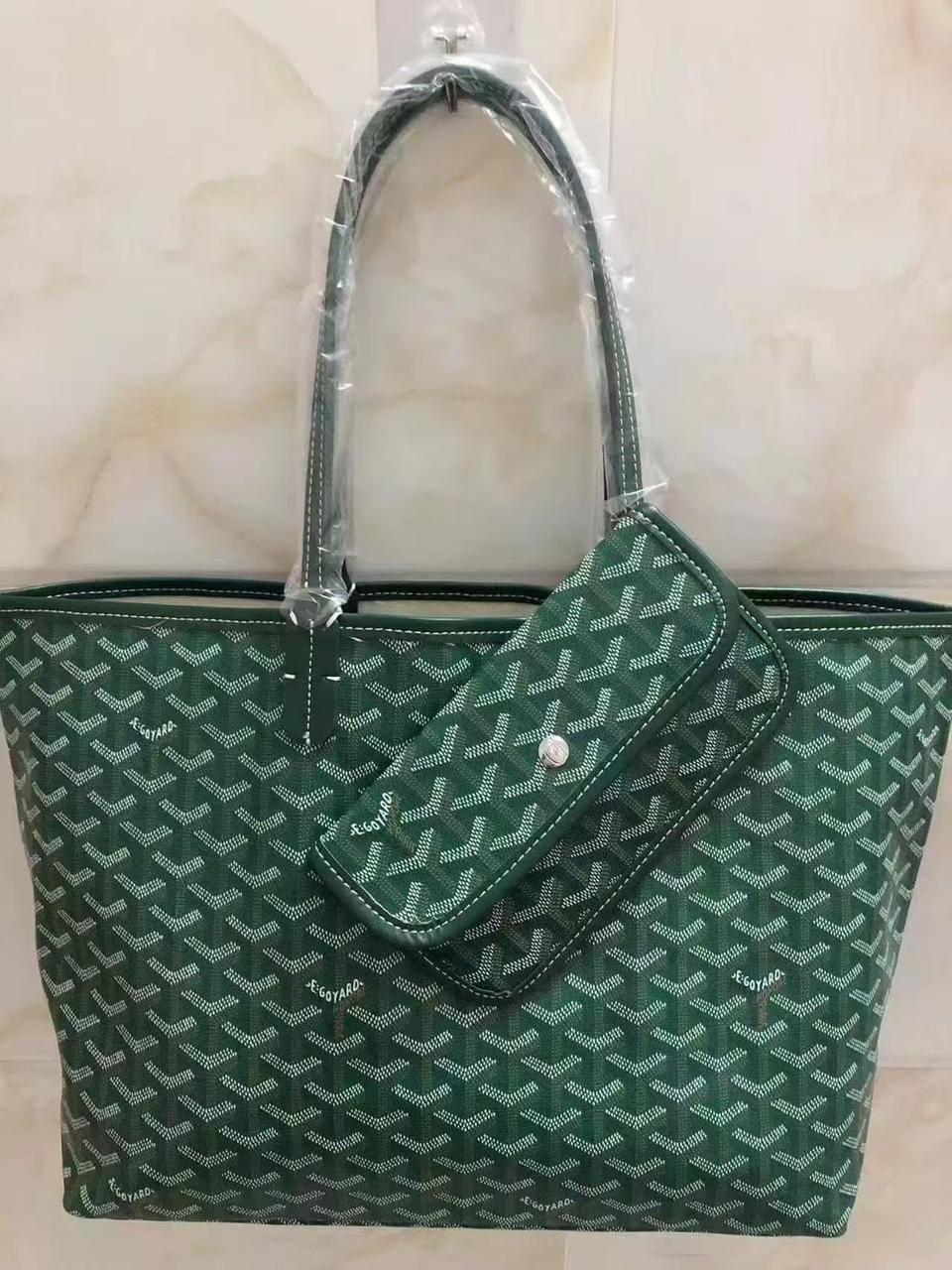 Goyard
85 dhs❤️

Zain143
♥️♥️♥️