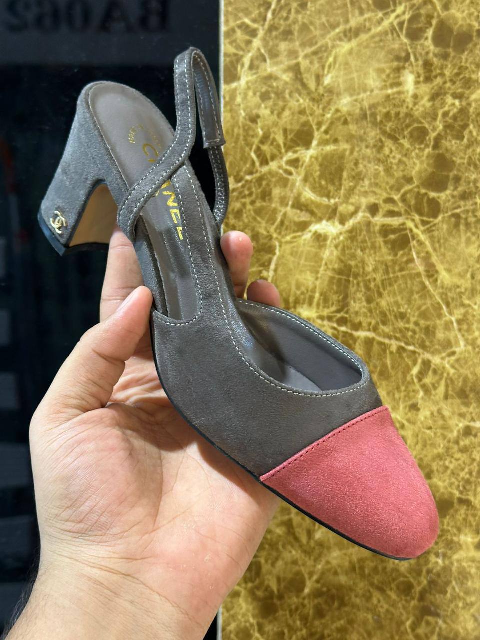 Chanel 

size 36 to 41

110 dhs🪙💕

Zain146
♥️♥️♥️
