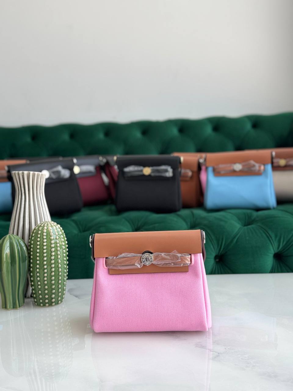 HERMES ✨
Available original box 📦 
With full packing 🎀🎀
Super high quality 💥💥
For Price 👇 WTSP Text Zain 0568585901
0507557372
0544061607

Zain283
♥️♥️♥️