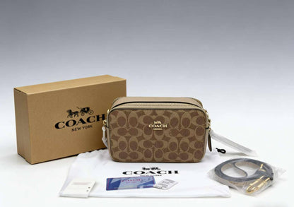 Coach

90 dhs💓

with box
🎁🎁🎁

Size:20*7*13

Zain07
♥️♥️♥️