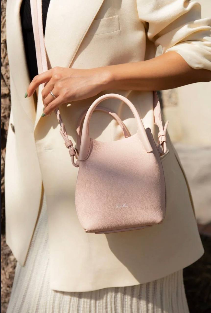 Loropiana

115 dhs

With box

Zain39

♥️♥️♥️