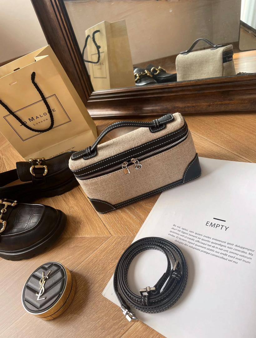 Loro Piana
90 dhs🪙🌨️

SIZE：19cm

Good quality 

with box
🎁🎁🎁

Zain35
♥️♥️♥️