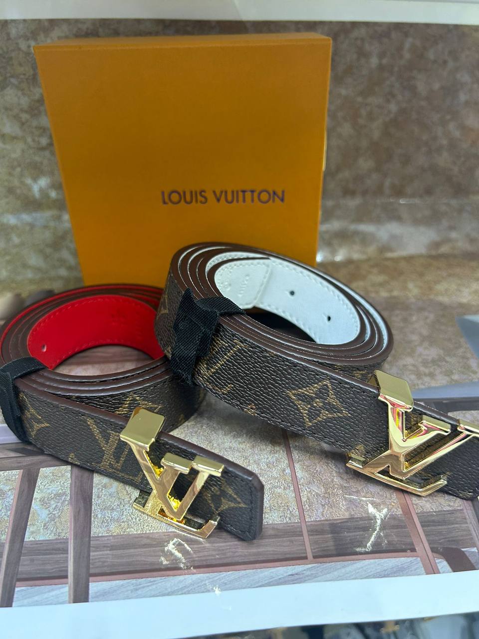 Leather belt

with box 
🎁🎁🎁

60 dhs✅

Zain190
♥️♥️♥️