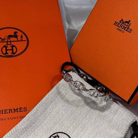 Hermes ❤️‍🔥*
Bangle 🦋
Master quality 💯
With normal boxes 🗃️ 
60 dhs✅
With master box 📦 
80 dhs✅

Zain216
♥️♥️♥️