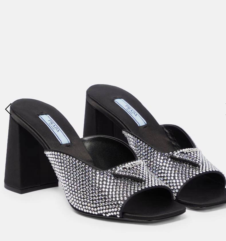 Prada
Size 36-42
120 dhs✅

Zain57
♥️♥️♥️