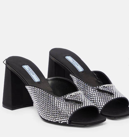 Prada
Size 36-42
120 dhs✅

Zain57
♥️♥️♥️