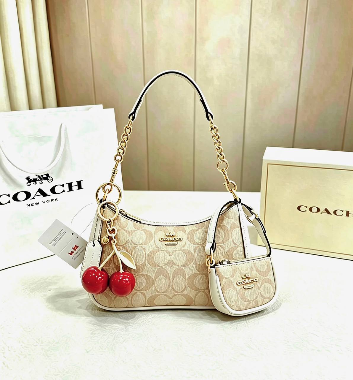 COACH 
GOOD QUALITY 
ONE SET 
WITH BOX 
120 dhs🇦🇪🇦🇪

Zain295
♥️♥️♥️