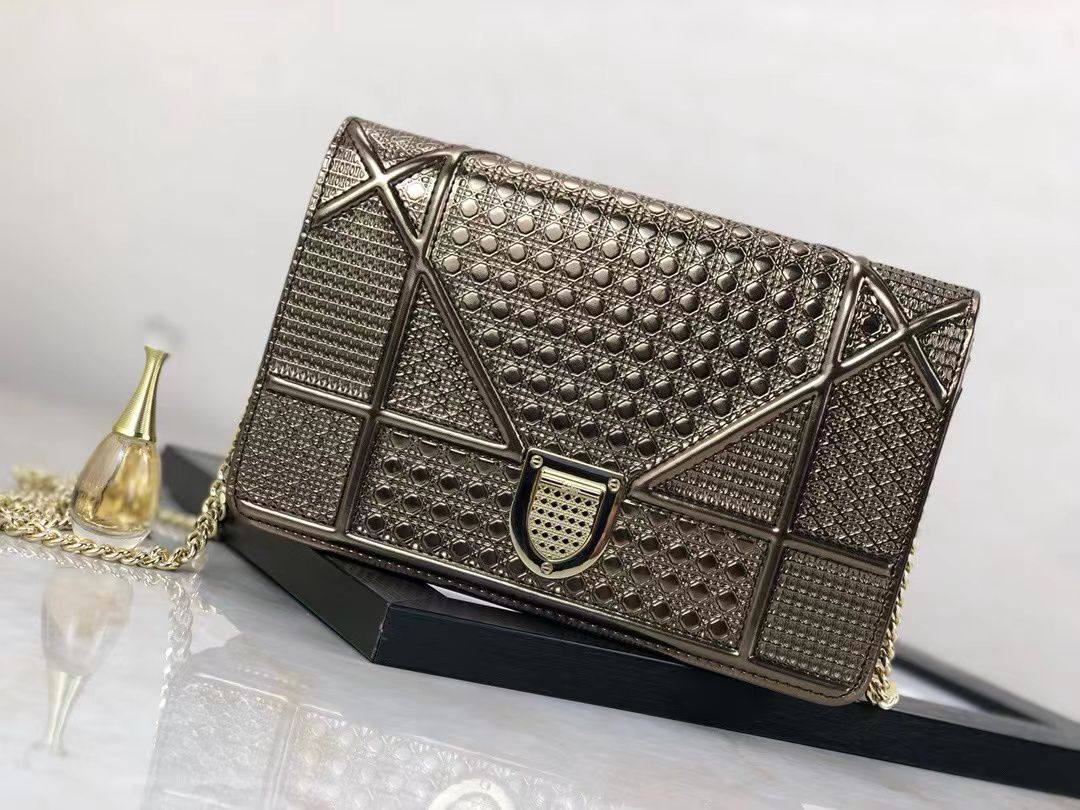 Dior Diorama Flap Bag Cannage Embossed✅*
*Size 20 cm*
For Price 👇 WTSP Text Zain 0568585901

Zain274
♥️♥️♥️