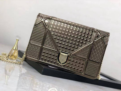 Dior Diorama Flap Bag Cannage Embossed✅*
*Size 20 cm*
For Price 👇 WTSP Text Zain 0568585901

Zain274
♥️♥️♥️